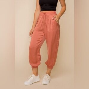 💰SALE NWT Hem & Thread Coral Joggers